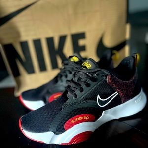 Nike sneakers size 6.5